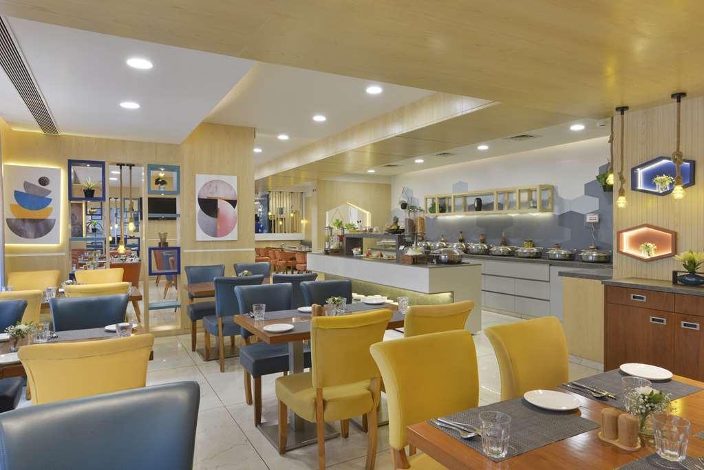 Hampton By Hilton Vadodara-Alkapuri Restaurang bild